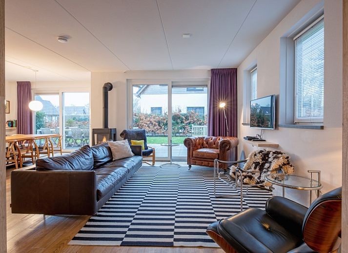 Bungalowpark 't Hoogelandt - Villa De Rode H in De Dennen, Texel mit grossem Garten und Terrasse.