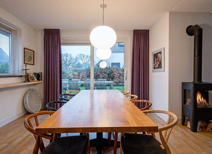 Bungalowpark 't Hoogelandt - Villa De Rode H in De Dennen, Texel mit grossem Garten und Terrasse.