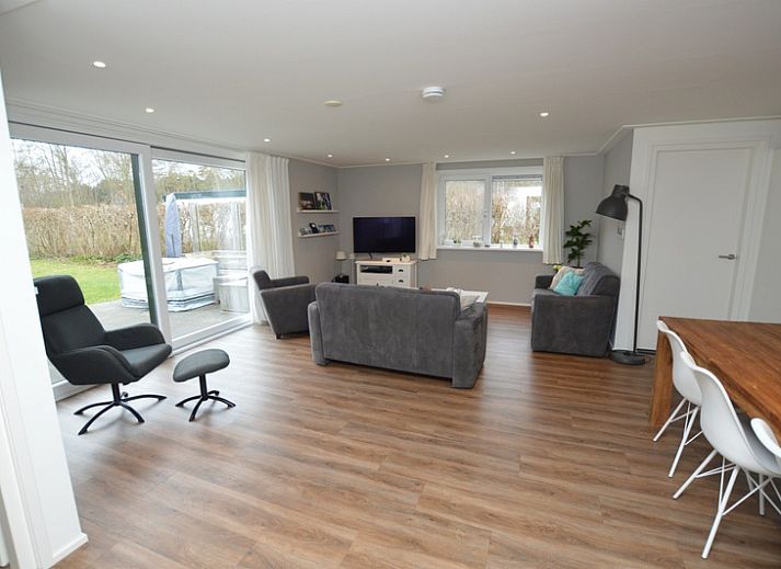 Vakantiehuis de Parel 168 in De Dennen, Texel met ruime tuin en terras omringd door natuur.