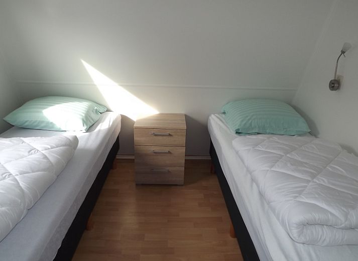 Geniessen Sie die sonnige Terrasse des Ferienhauses Gortersmient 234 in De Dennen, Texel fuer einen entspannten Aufenthalt.