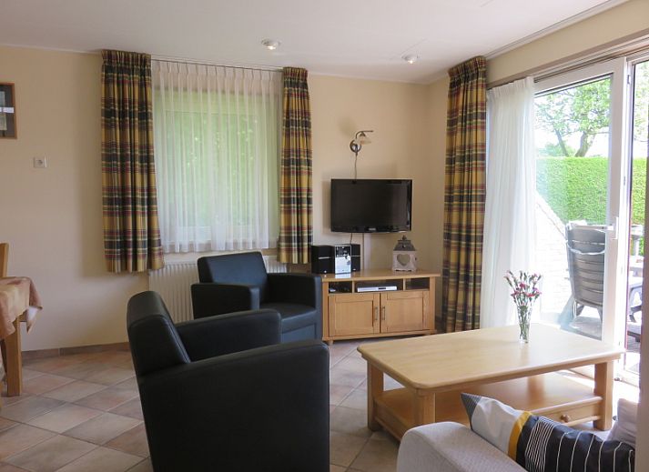 Geniessen Sie die Sonne auf der Terrasse des Bungalowparks Uterste Coogh, Bungalow 114 in De Dennen, Texel.