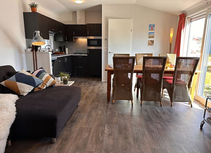 Vakantiepark de Bremakker - Bosveld 141, vacation home in De Dennen, Texel surrounded by nature and tranquility.