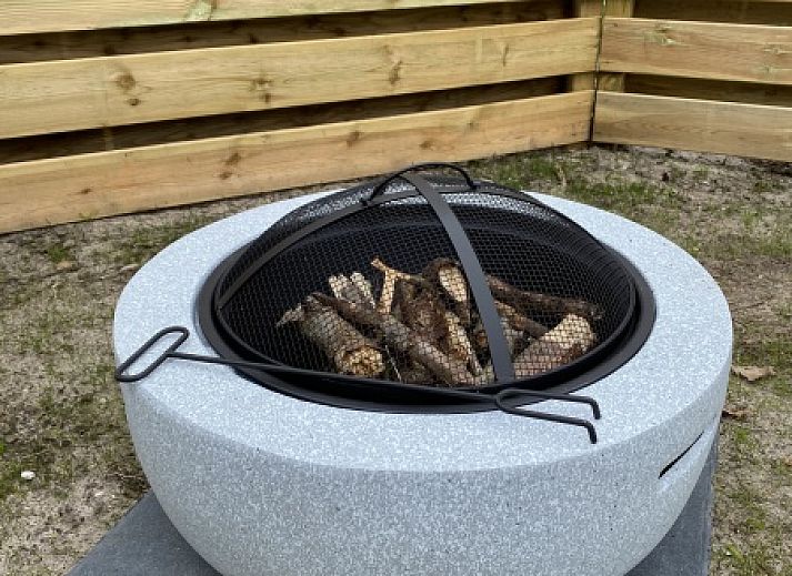 Vakantiepark De Bremakker - Chalet 1140 in De Dennen, Texel, bietet ein modernes Ferienhaus mit grosser Veranda und sonniger Umgebung.