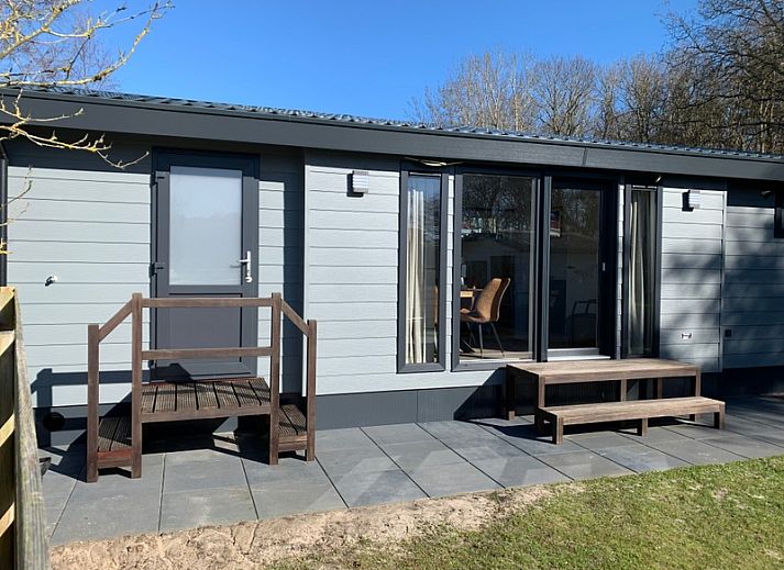 Geniessen Sie einen gemuetlichen Abend an der Feuerstelle im Vakantiepark De Bremakker - Chalet 1140 in De Dennen, Texel.