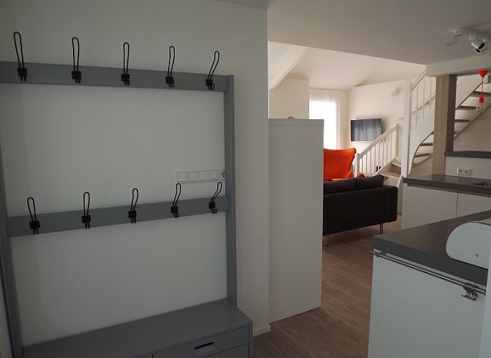 Modern open kitchen and living room in Holiday home Gortersmient 350, De Dennen, Texel.