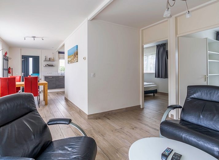 Terrace at Bungalowpark 't Luwe Land - Texelfan, De Dennen, Texel. Enjoy outdoor space with modern furniture on the Wadden Islands.