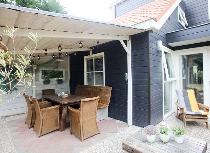 Bungalowpark Gortersmient - Blommenzee in De Dennen, Texel met ruime tuin en terras voor ontspanning.