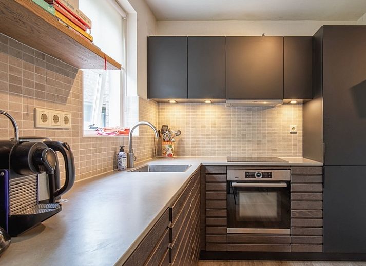 Gezellige veranda bij Bungalowpark Gortersmient - Blommenzee in De Dennen, Texel voor buiten dineren.