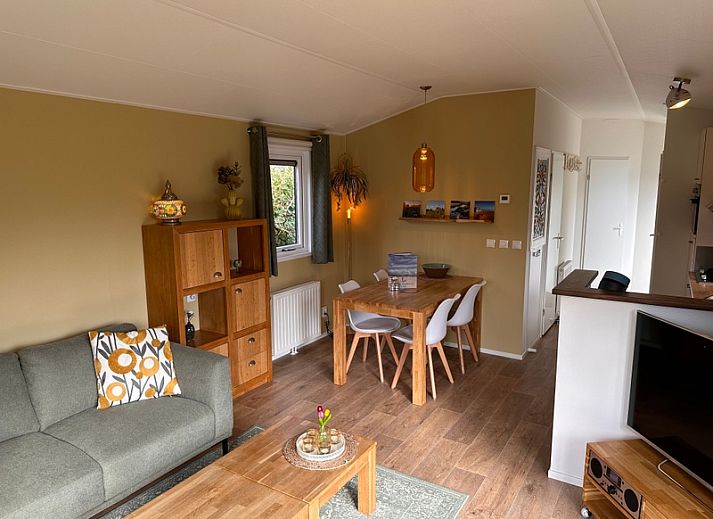 Vakantiepark de Bremakker - Weideveld 57, sfeervol vakantiehuis in De Dennen, Texel, met zonnig terras en groene tuin op de Waddeneilanden.