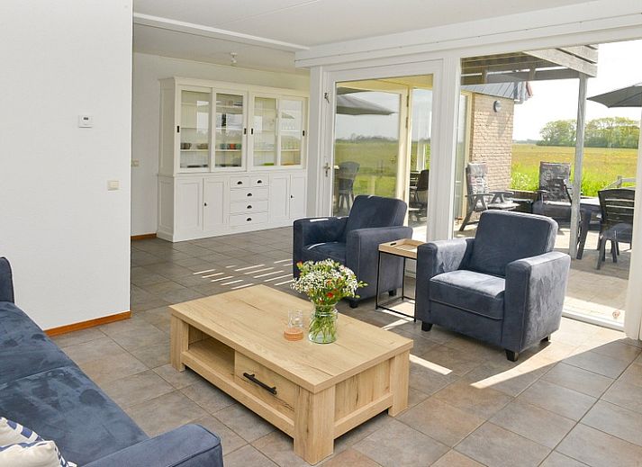 De Mispel vacation home in De Dennen, Texel with a spacious garden and terrace for relaxation on the Wadden Islands.