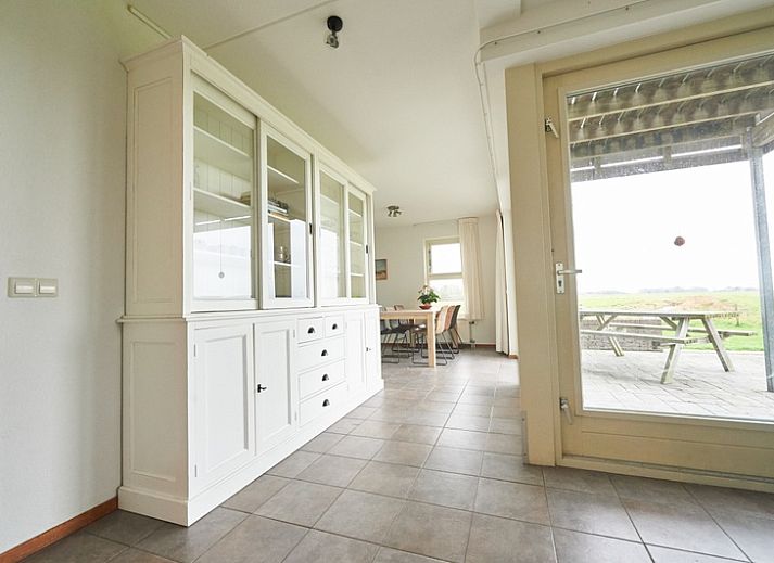 De Mispel vacation home in De Dennen, Texel with a spacious garden and terrace for relaxation on the Wadden Islands.