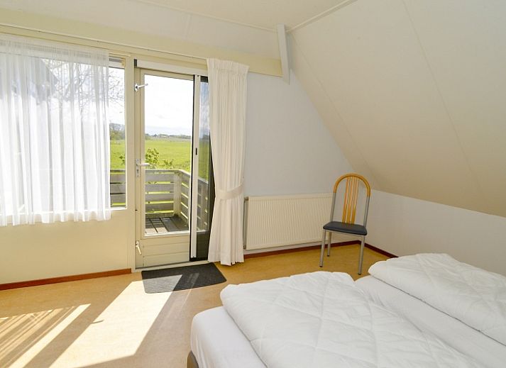 Bright living room in De Mispel, Texel with comfortable seating and views of the nature of De Dennen.