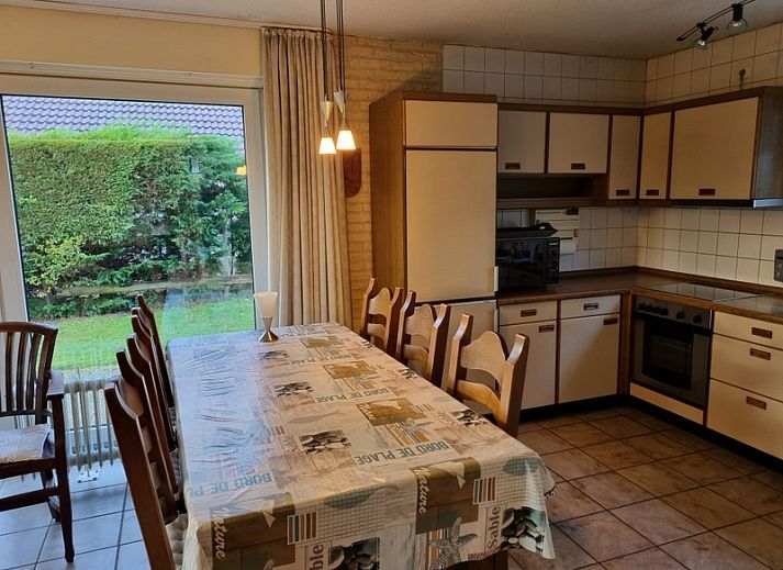 Ferienhaus 'Ome Wim' im Bungalowpark 't Hoogelandt, umgeben von Natur in De Dennen, Texel.