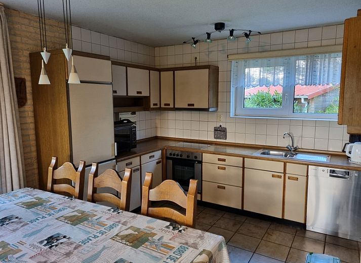 Ferienhaus 'Ome Wim' im Bungalowpark 't Hoogelandt, umgeben von Natur in De Dennen, Texel.