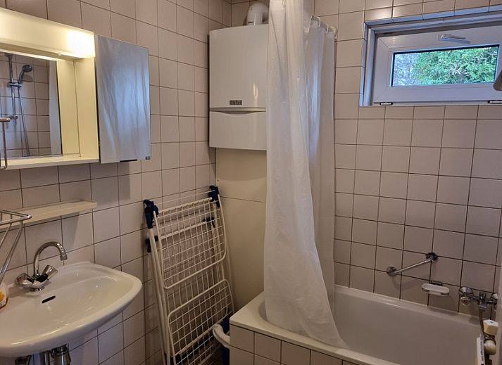 Ferienhaus 'Ome Wim' im Bungalowpark 't Hoogelandt, umgeben von Natur in De Dennen, Texel.