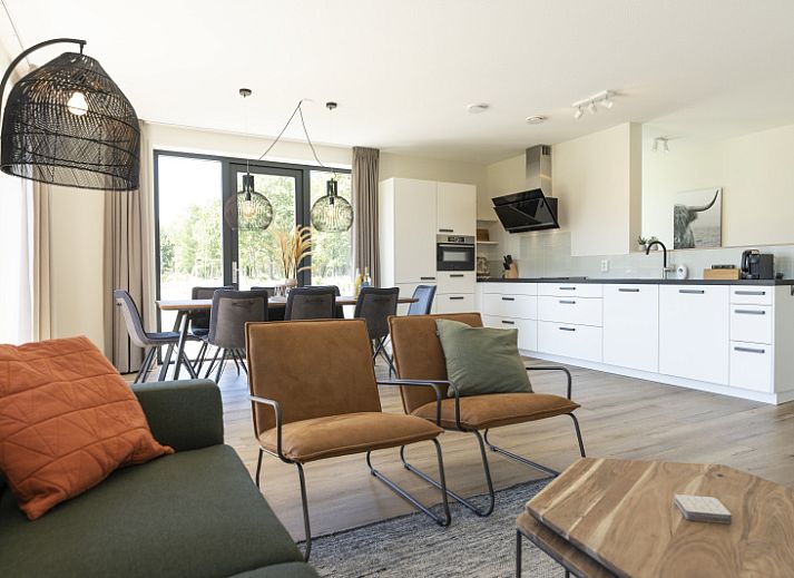 Ferienhaus 1 in De Dennen Texel, modernes Ferienhaus mit grossem Aussenbereich und gruener Umgebung.