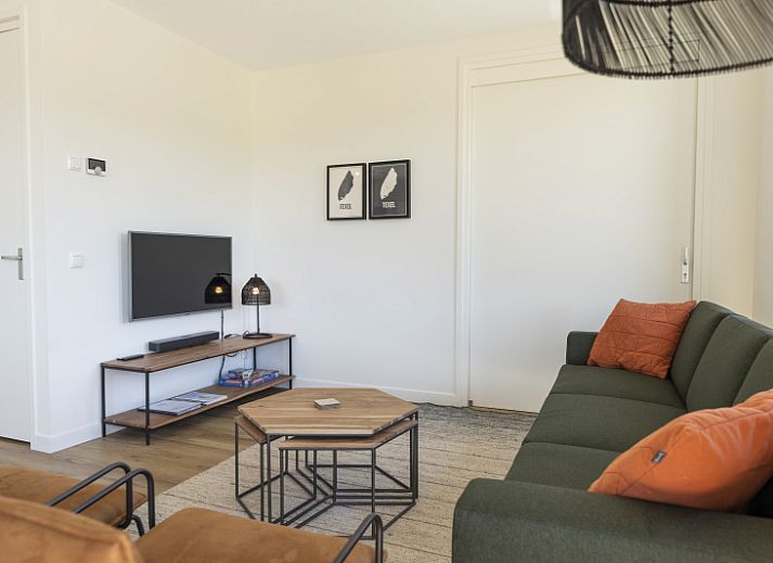 Geniessen Sie die Terrasse des Ferienhauses 1 in De Dennen Texel mit Blick auf die Natur der Waddeninseln.