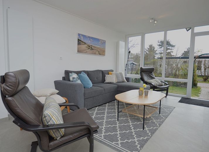 Vacation home Tempelierweg 38 in De Dennen, Texel with sunny garden and green view.