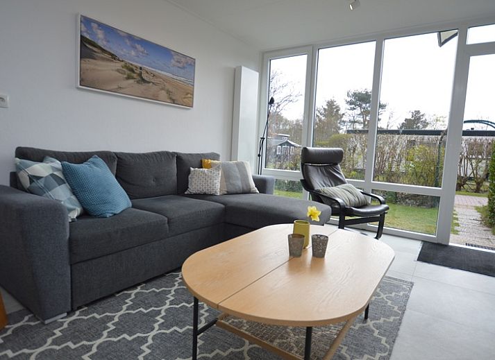 Vacation home Tempelierweg 38 in De Dennen, Texel with sunny garden and green view.