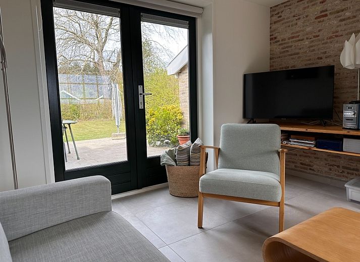 Aussenansicht von 't Seumerhuussie, charmantes Ferienhaus in De Dennen, Texel, umgeben von Natur.