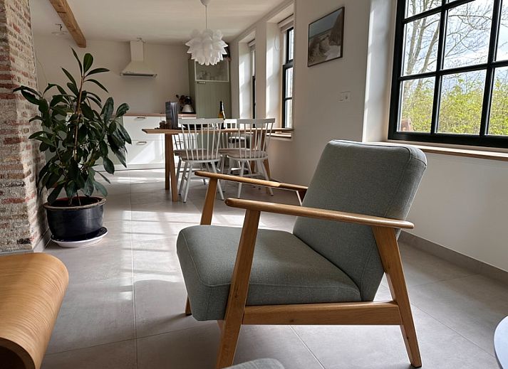 Aussenansicht von 't Seumerhuussie, charmantes Ferienhaus in De Dennen, Texel, umgeben von Natur.