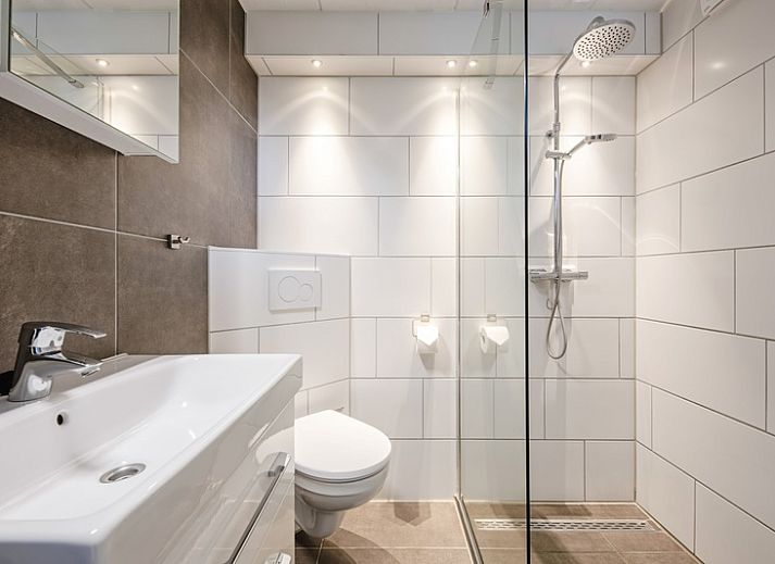 Ferienhaus Gortersmient 302 in De Dennen, Texel mit sonniger Terrasse und moderner Einrichtung.