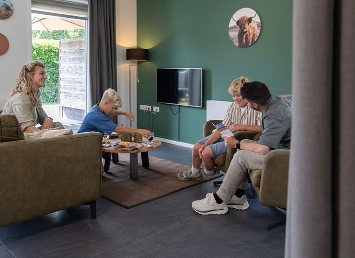 Ferienhaus Bungalow 90a im Bungalowpark 't Hoogelandt, Texel, mit Aussenbereich und Blick ins Gruene.
