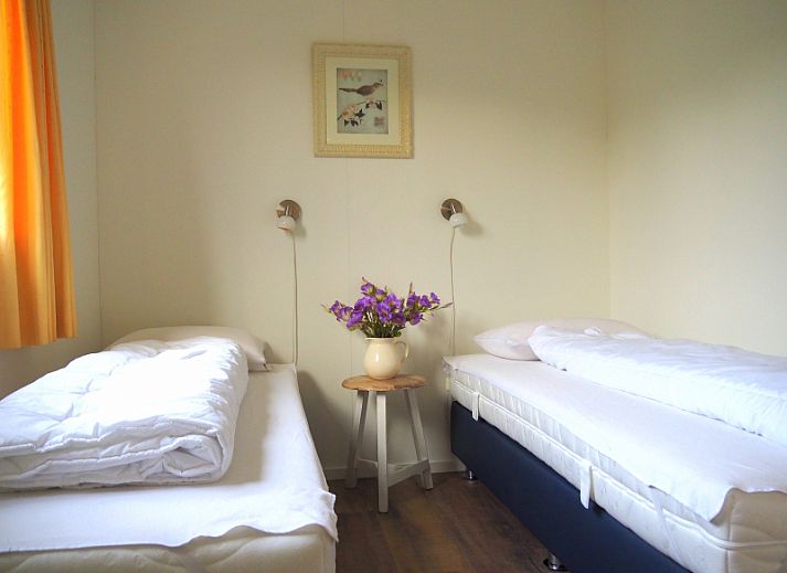 Vacation home Duinpieper in De Dennen, Texel with charming facade and green surroundings.