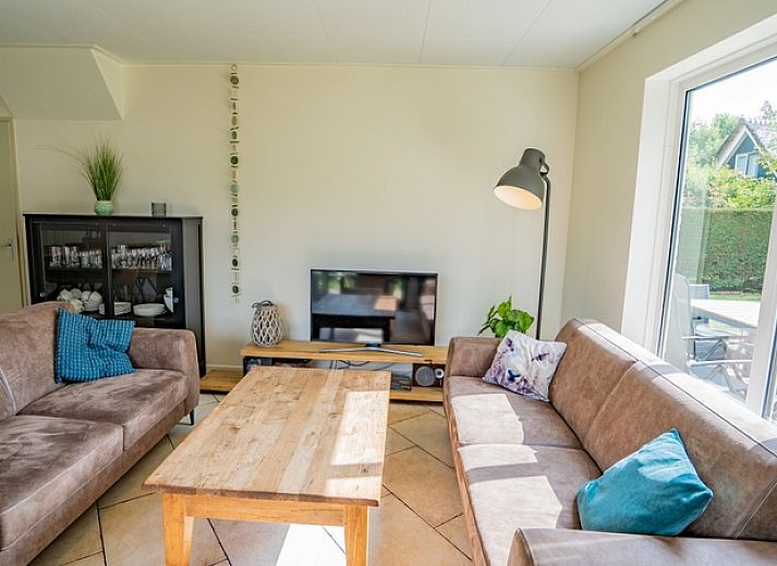 Vacation home 't Hoogelandt 134 in De Dennen Texel with sunny terrace and green garden.