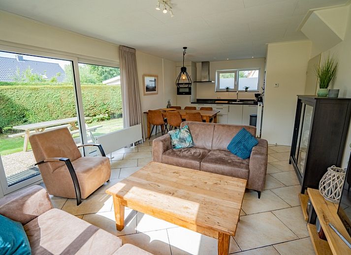 Vacation home 't Hoogelandt 134 in De Dennen Texel with sunny terrace and green garden.