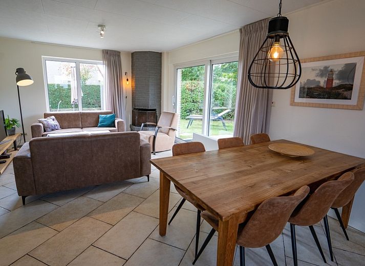 Vacation home 't Hoogelandt 134 in De Dennen Texel with sunny terrace and green garden.