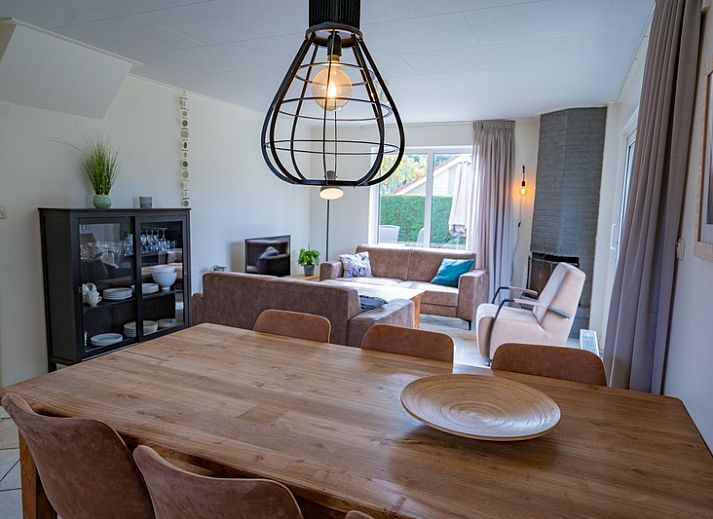 Cozy living room in Holiday Home 't Hoogelandt 134, De Dennen, Texel with comfortable sofas.