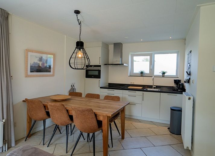 Cozy living room in Holiday Home 't Hoogelandt 134, De Dennen, Texel with comfortable sofas.