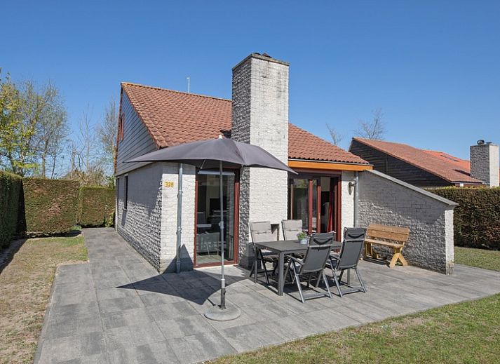 Vakantiehuis Gortersmient 328 in De Dennen, Texel met zonnig terras en comfortabele zitgelegenheid.