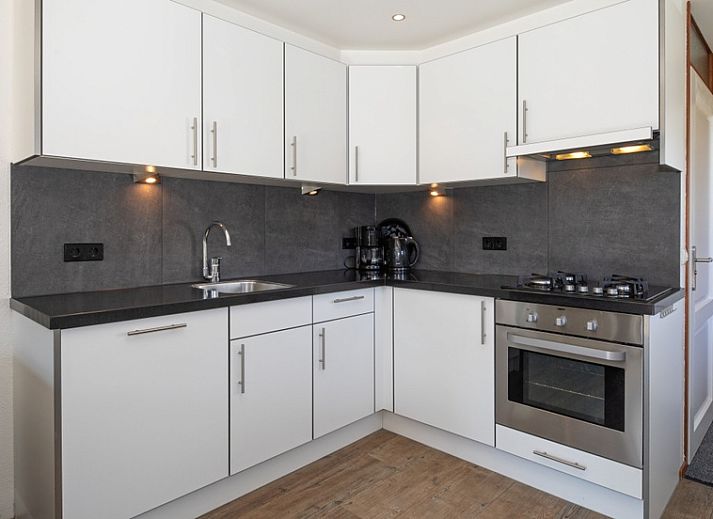 Vakantiehuis Gortersmient 328 in De Dennen, Texel met zonnig terras en comfortabele zitgelegenheid.