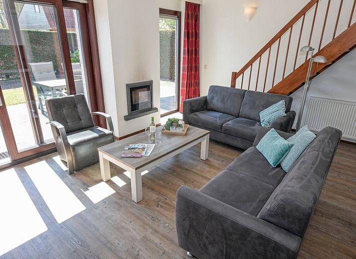 Vakantiehuis Gortersmient 328 in De Dennen, Texel met zonnig terras en comfortabele zitgelegenheid.