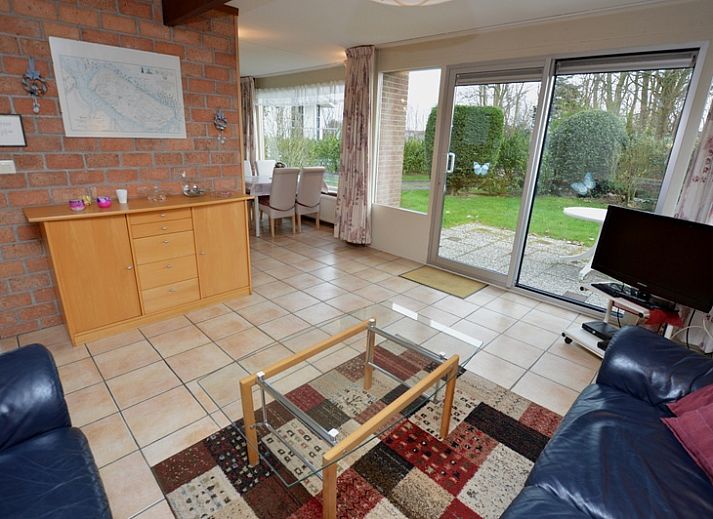 Bungalow Verste Coogh 140 in De Dennen, Texel met groene tuin en zonnige buitenruimte.