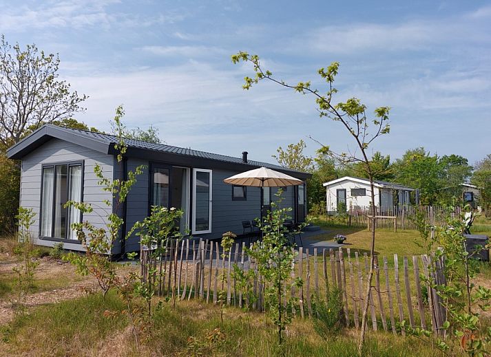 Vakantiepark de Bremakker - Bosveld 146, ein charmantes Ferienhaus in De Dennen, Texel, umgeben von gruener Natur und Ruhe.