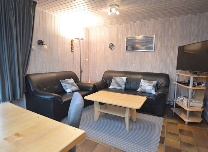 Ferienhaus Tempelierweg 37 in De Dennen, Texel mit Sonnenterrasse und gruenem Garten.