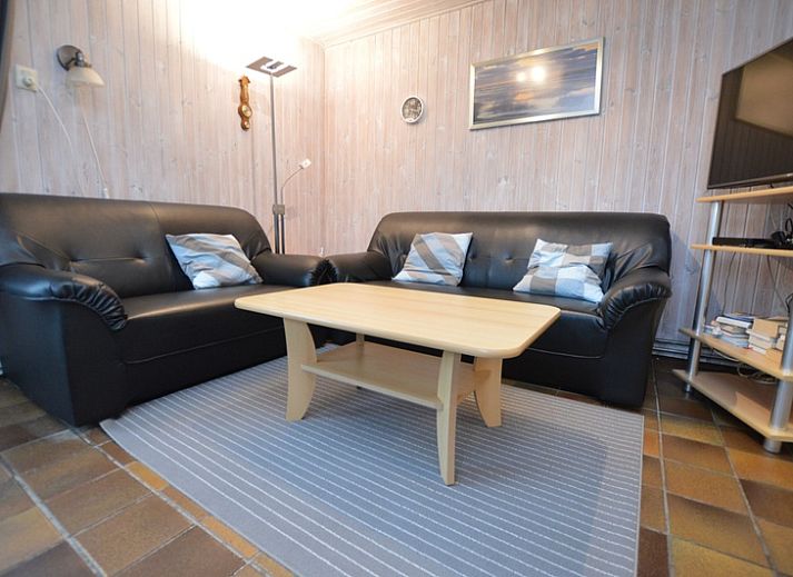 Ferienhaus Tempelierweg 37 in De Dennen, Texel mit Sonnenterrasse und gruenem Garten.