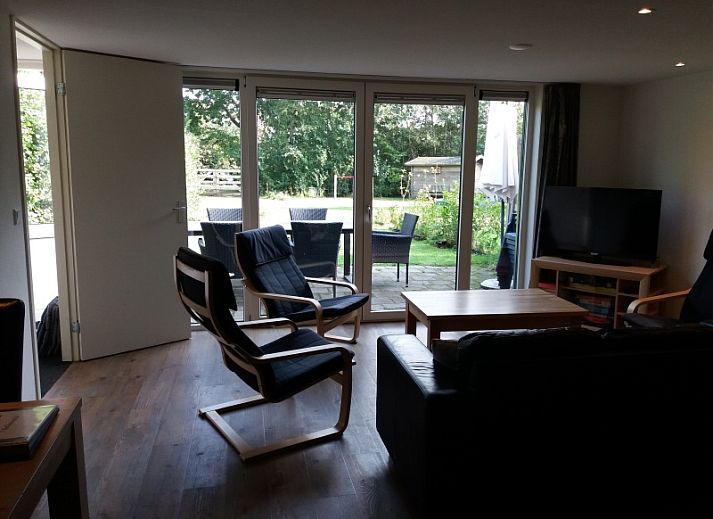 Bollenveld - de Iris vakantiehuis in De Dennen, Texel met ruime tuin en groene omgeving.