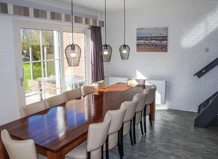 Gemuetliches Wohnzimmer des Ferienhauses Ekster in De Dennen, Texel, ideal fuer einen Familienurlaub auf den Watteninseln.