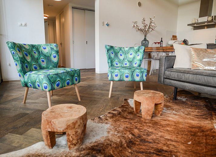 Bungalowpark Oud Vredelust - Zeeskuum in De Dennen, Texel with modern veranda and garden