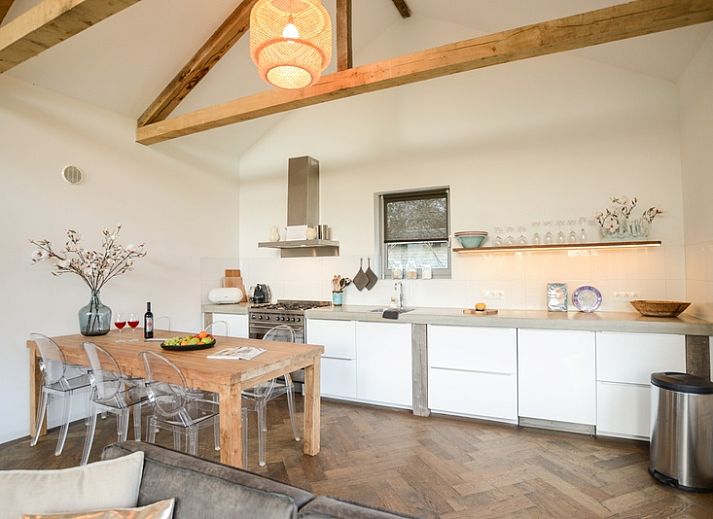 Spacious garden at Bungalowpark Oud Vredelust - Zeeskuum, vacation home in De Dennen, Texel