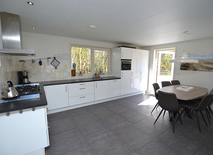 Vacation home de Parel 190 in De Dennen, Texel with spacious garden and terrace, ideal for relaxation on the Wadden Islands.