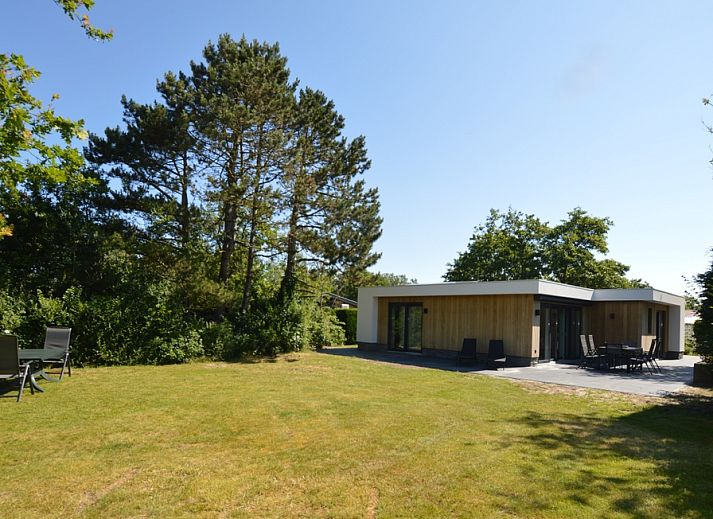 Bungalow 't Hoogelandt 58 in De Dennen Texel mit grossem Garten und modernem Aussehen.