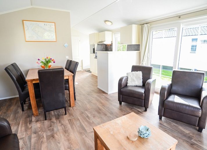 Vacation park De Koorn-aar Type F chalets in De Dennen on Texel, with sunny terraces and green surroundings.