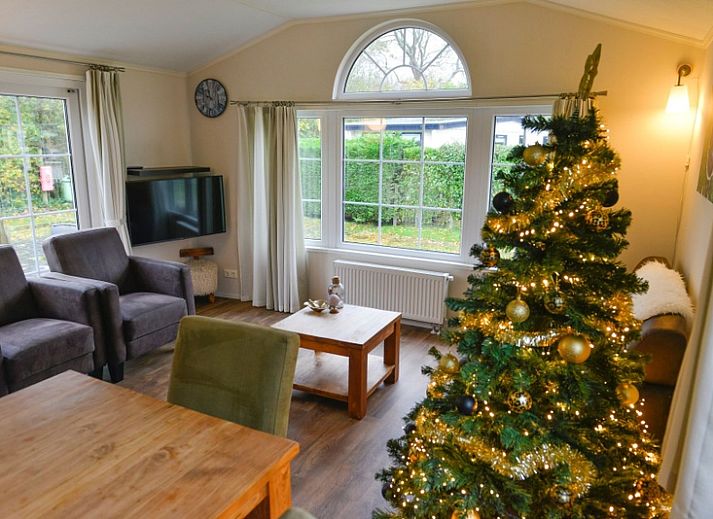 Cozy living room in Holiday Park De Koorn-aar Type F, Texel, with comfortable sitting area and dining area.