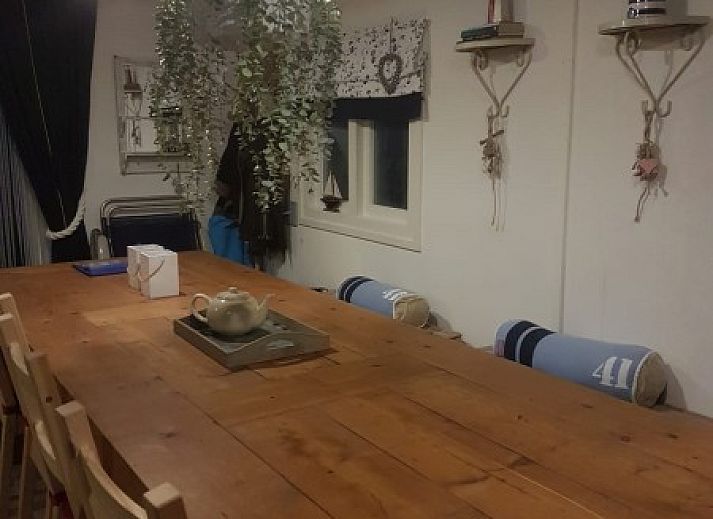 De Hagedis tenthuis met terras in de duinen van Oost-Vlieland, Vlieland, Waddeneilanden.