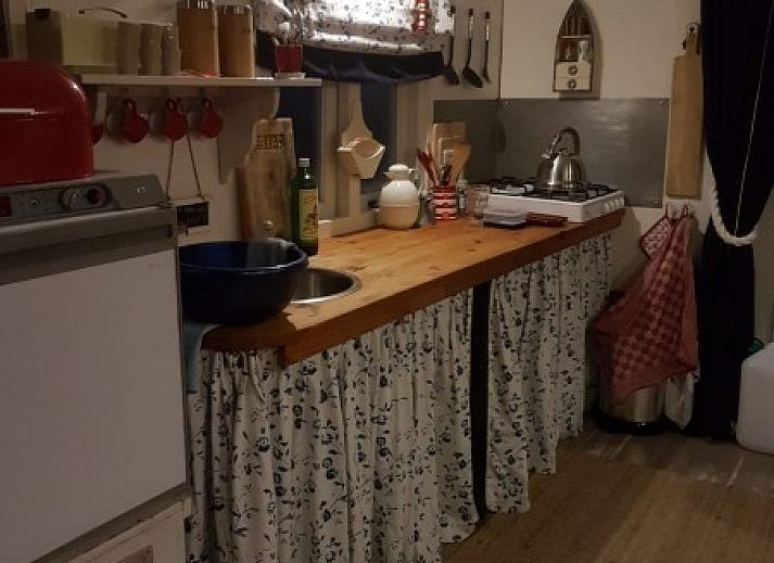 Gezellige keuken in De Hagedis tenthuis op Oost-Vlieland, Vlieland, Waddeneilanden.